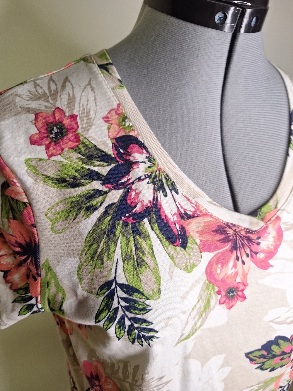 Croft&Barrows Bright Floral Top Size Med